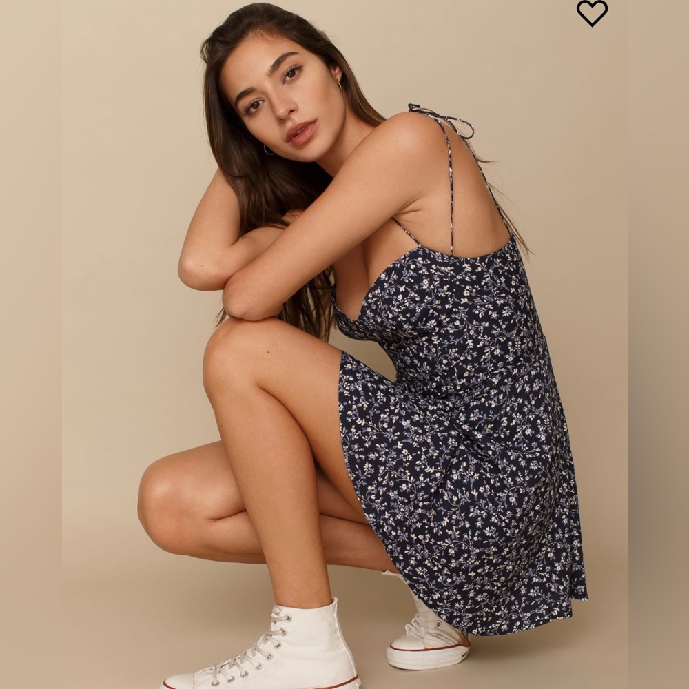 Saskia Reformation Dress in Twilight (navy blue and white floral )  in Size 6